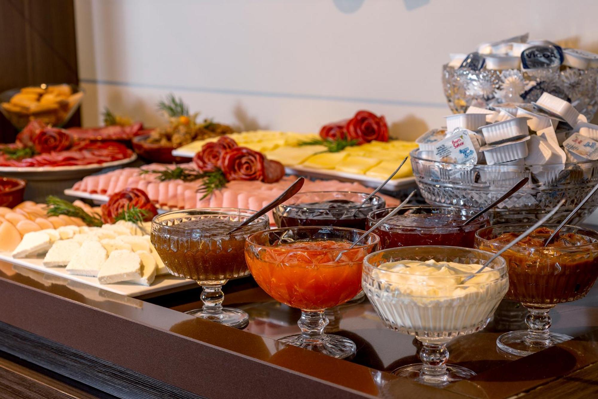 Hotel Laghetto Stilo Borges Gramado Exterior foto A buffet