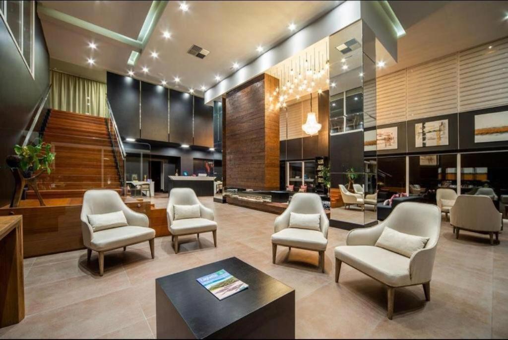 Hotel Laghetto Stilo Borges Gramado Exterior foto Lobby