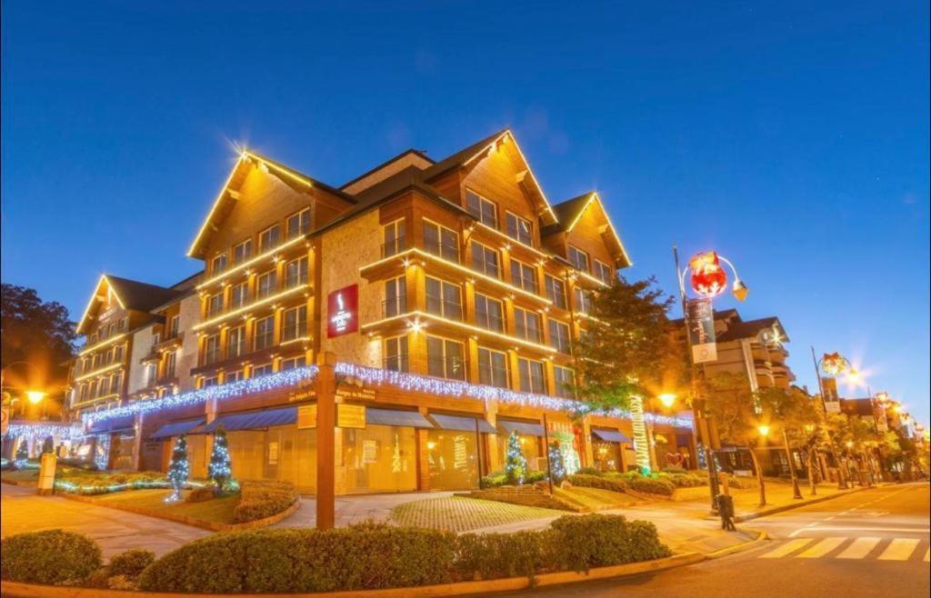 Hotel Laghetto Stilo Borges Gramado Exterior foto The Village at Sun Peaks